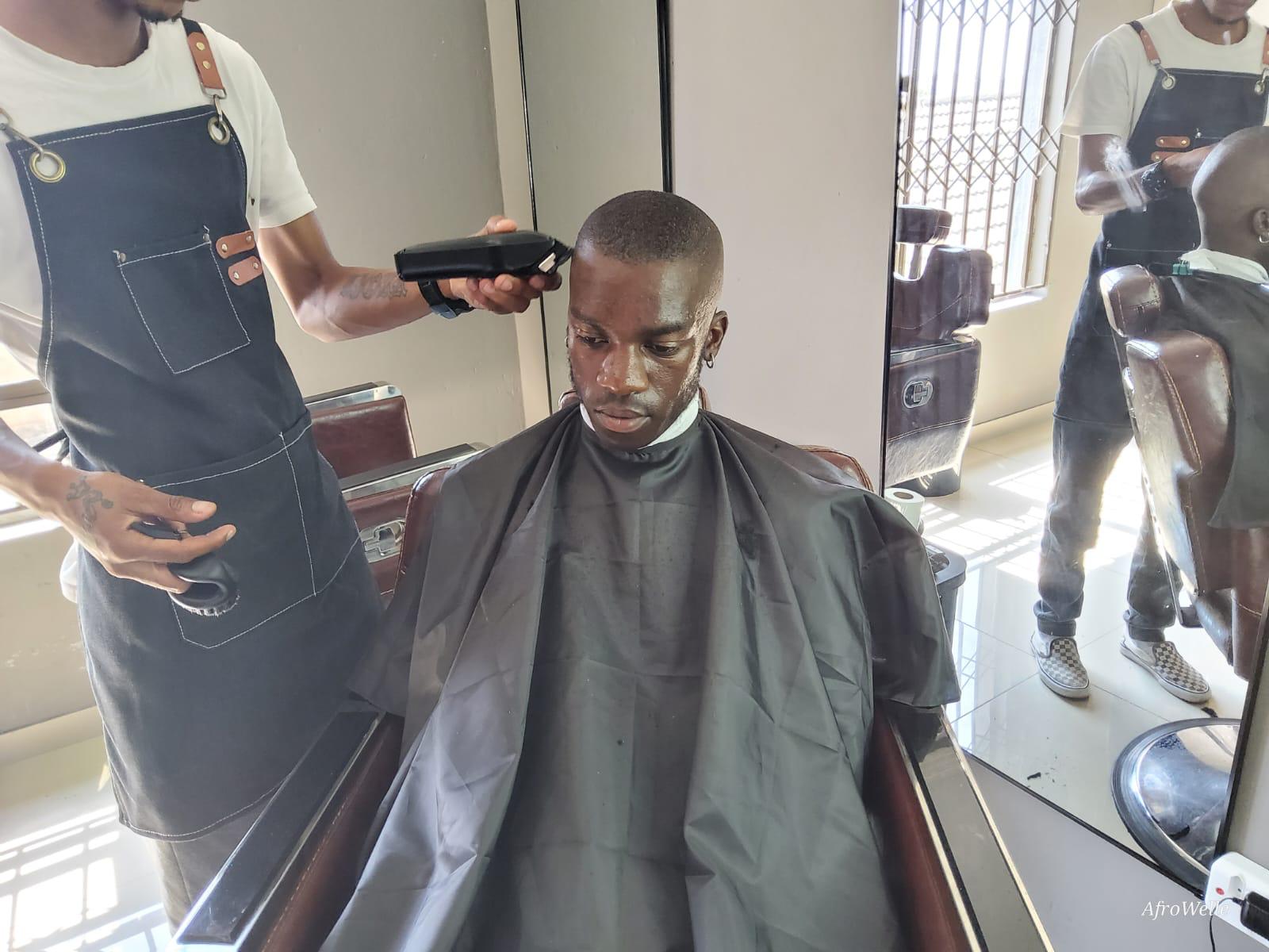 Ayra Men barber service in progress